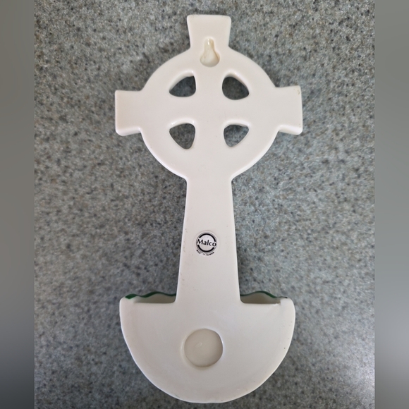Glazed Ceramic Holy Water Font with ‘Kelly green’ painted accents. Wall Hung. - Picture 6 of 9
